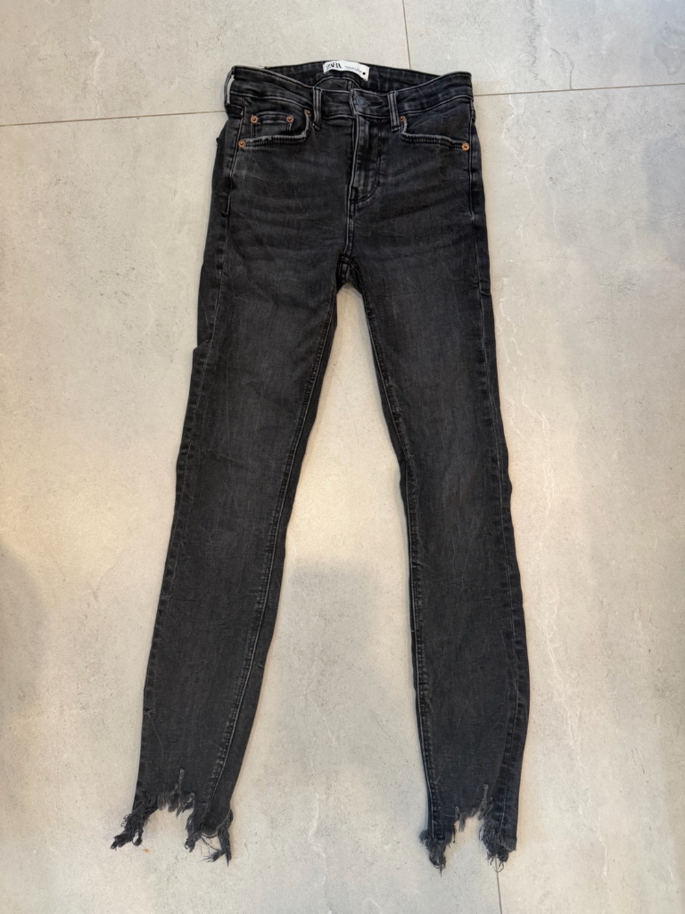 ZARA Black Distressed Skinny Jeans Raw Hem Frayed Ankle Size USA 2